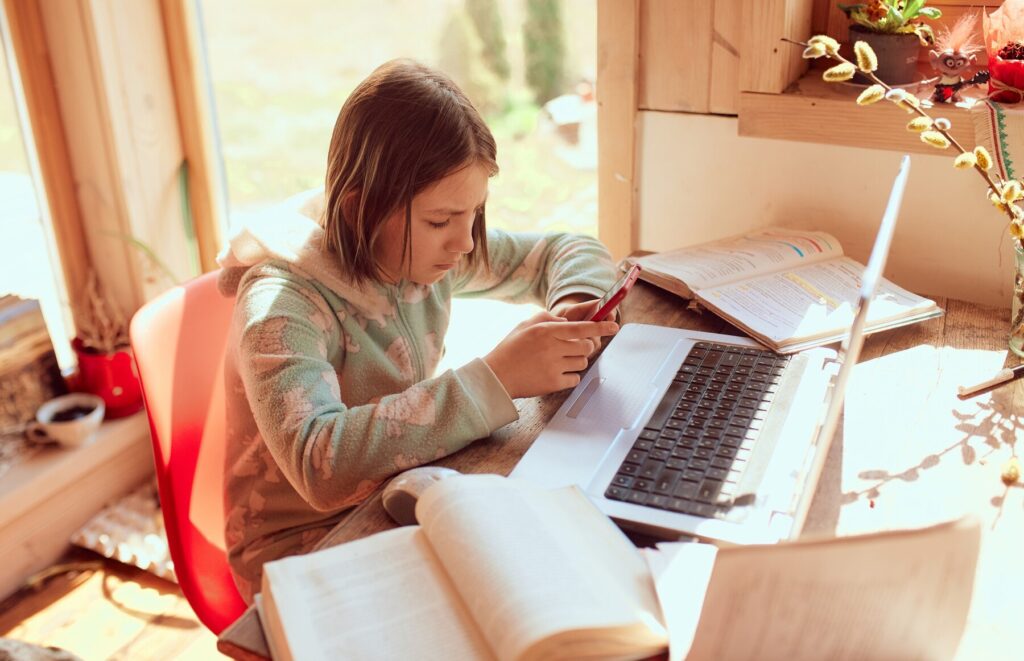 Zalety i wady edukacji domowej dla dzieci szkolnych
