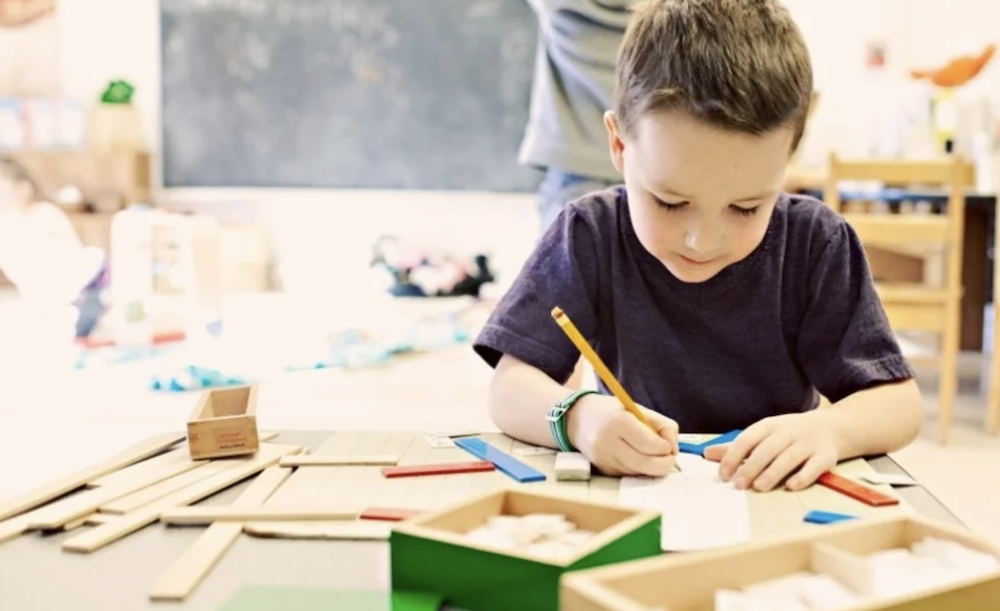 Co to jest edukacja Montessori i kiedy warto ją wybrać dla dziecka?