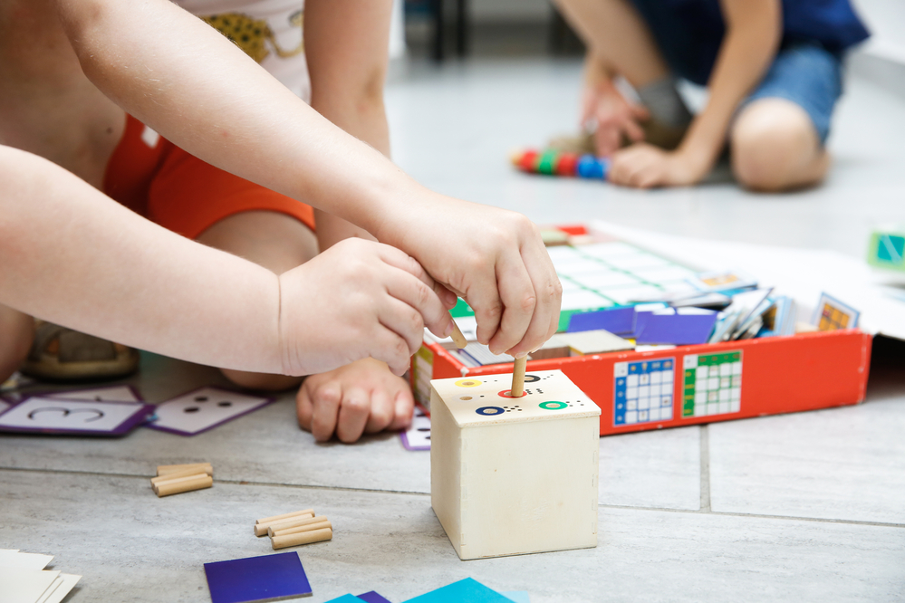 Co to jest edukacja Montessori i kiedy warto ją wybrać dla dziecka?