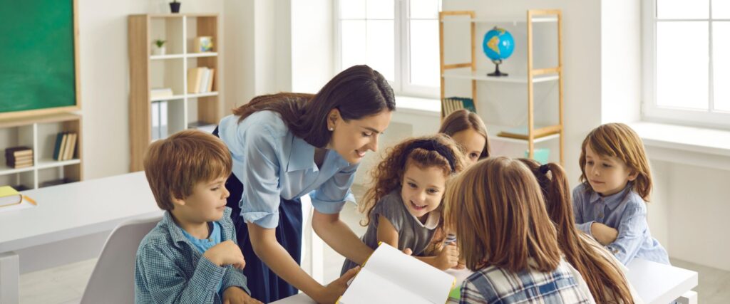 Co to jest edukacja Montessori i kiedy warto ją wybrać dla dziecka?